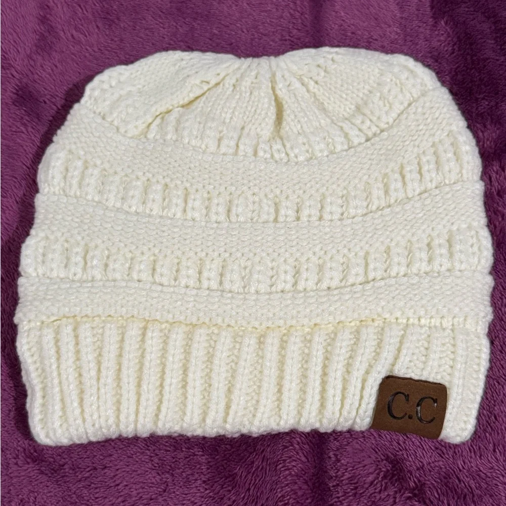 CC messy bun or ponytail Beanie! New in package! Cream! Classic cable kn…